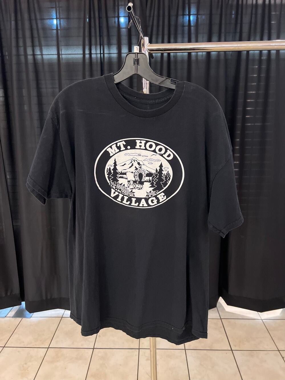 Mt Hood Village T Shirt Sz XL